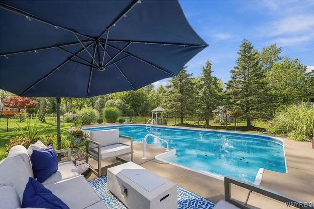 17 Vicente Court, Amherst, NY 14051