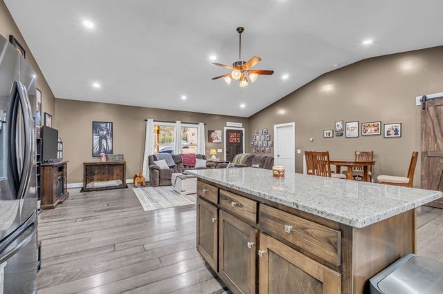 100 Mockingbird Ln, Hartsville, TN 37074