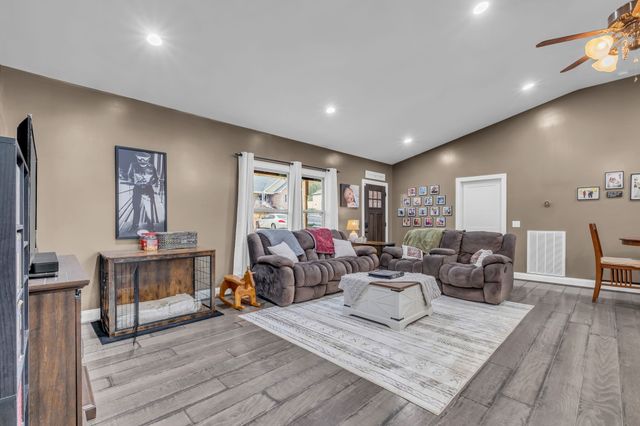 100 Mockingbird Ln, Hartsville, TN 37074