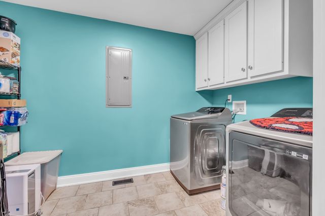 100 Mockingbird Ln, Hartsville, TN 37074