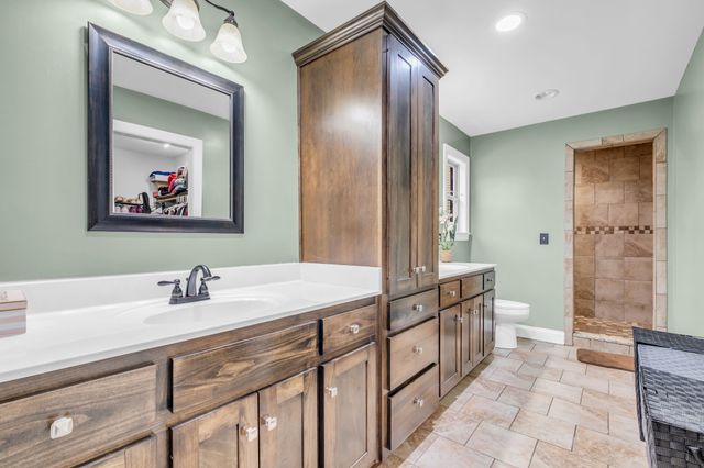 100 Mockingbird Ln, Hartsville, TN 37074