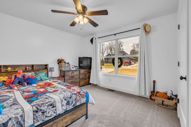 100 Mockingbird Ln, Hartsville, TN 37074