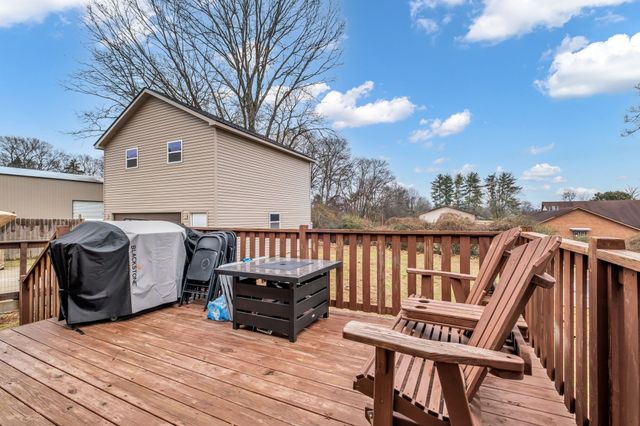 100 Mockingbird Ln, Hartsville, TN 37074