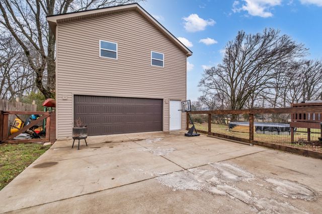100 Mockingbird Ln, Hartsville, TN 37074