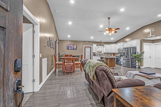 100 Mockingbird Ln, Hartsville, TN 37074