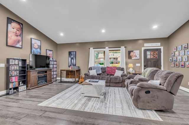 100 Mockingbird Ln, Hartsville, TN 37074