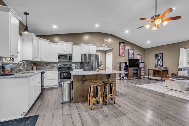 100 Mockingbird Ln, Hartsville, TN 37074