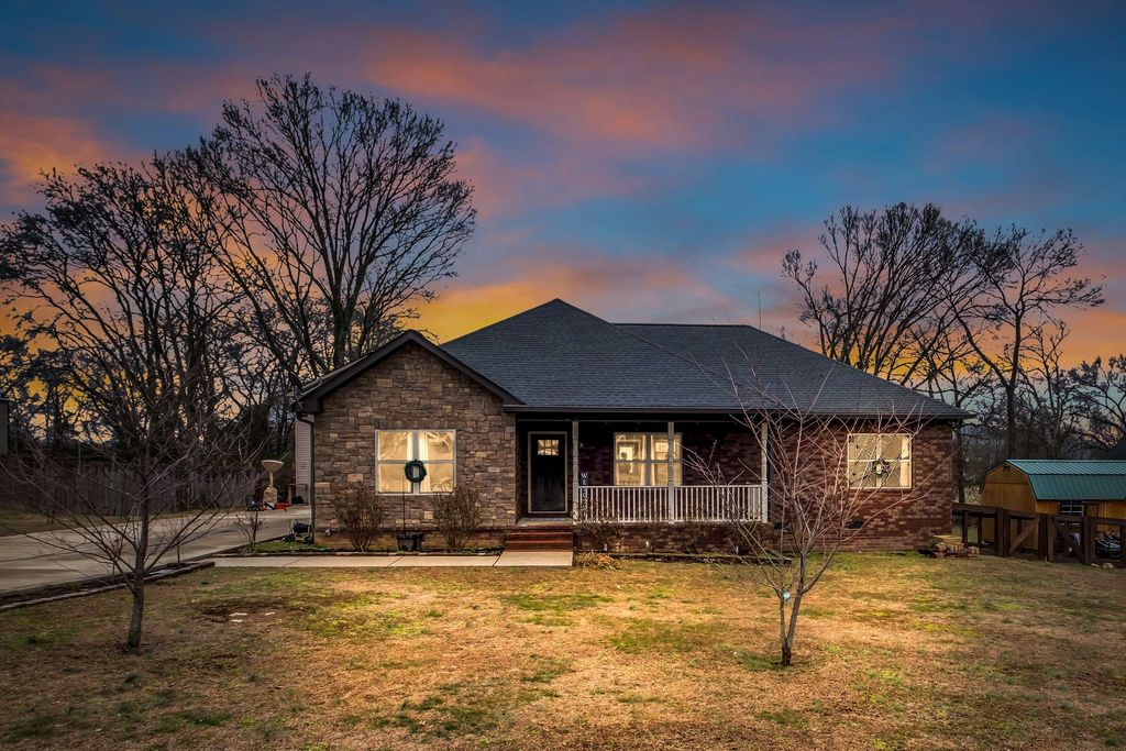 100 Mockingbird Ln, Hartsville, TN 37074