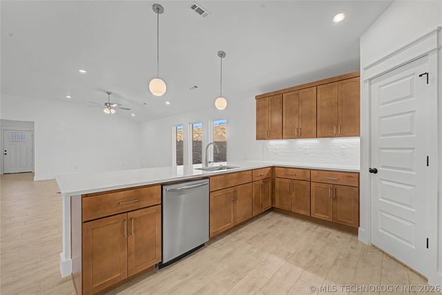 2072 130th Lane S, Jenks, OK 74037