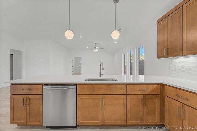 2072 130th Lane S, Jenks, OK 74037