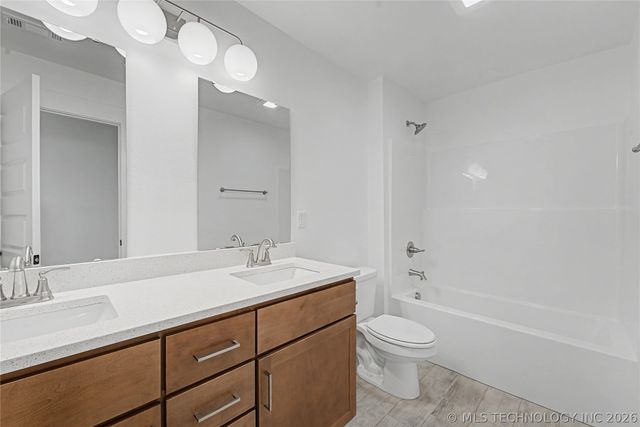 2072 130th Lane S, Jenks, OK 74037