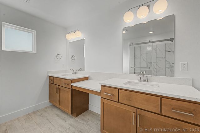 2072 130th Lane S, Jenks, OK 74037