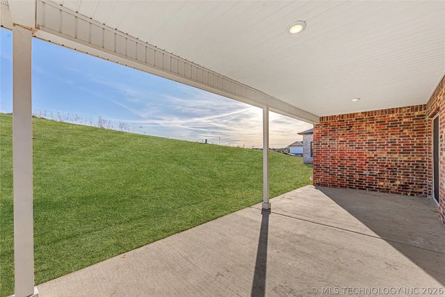 2072 130th Lane S, Jenks, OK 74037