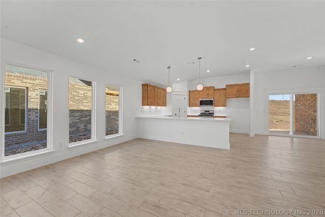 2072 130th Lane S, Jenks, OK 74037