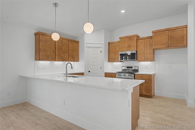 2072 130th Lane S, Jenks, OK 74037