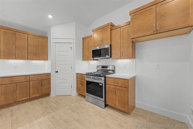 2072 130th Lane S, Jenks, OK 74037