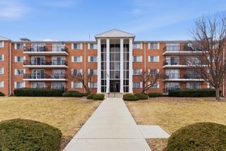 1060 N Farnsworth Avenue 1105, Aurora, IL 60505