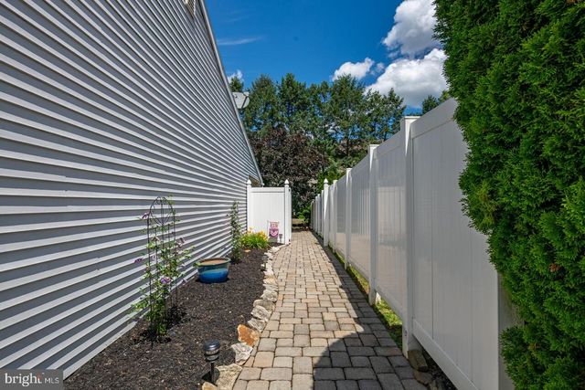 1404 FREDRICK BLVD, Reading, PA 19605
