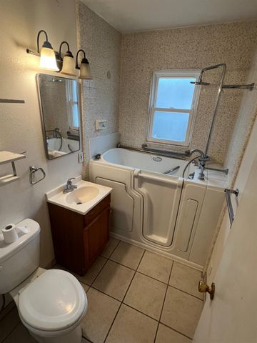 4804 N Diana Street, Fresno, CA 93726