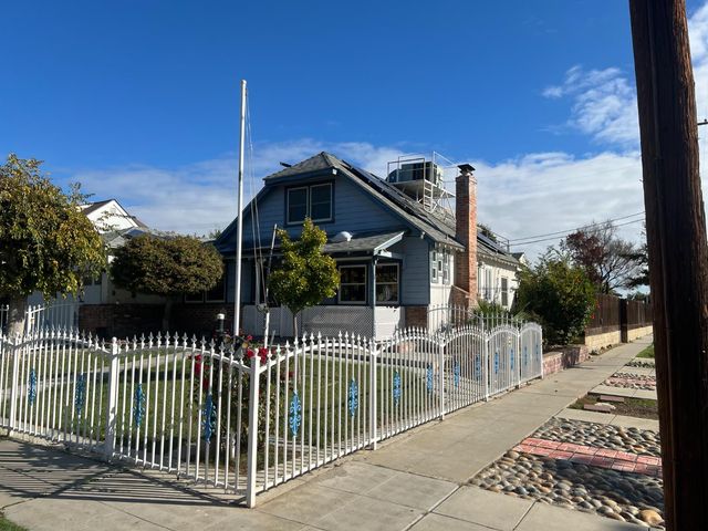 4804 N Diana Street, Fresno, CA 93726