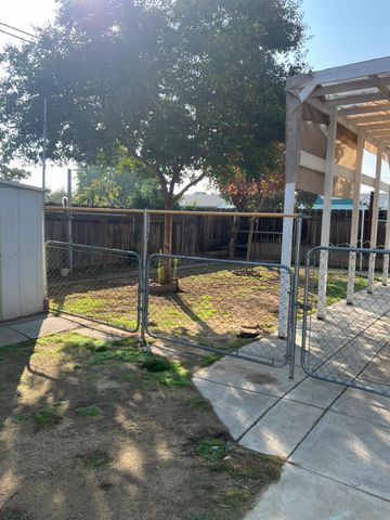 4804 N Diana Street, Fresno, CA 93726