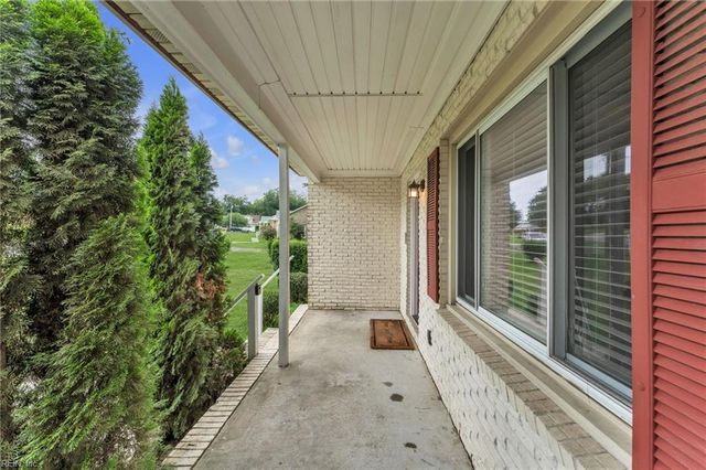 208 Locust ST, Suffolk, VA 23434