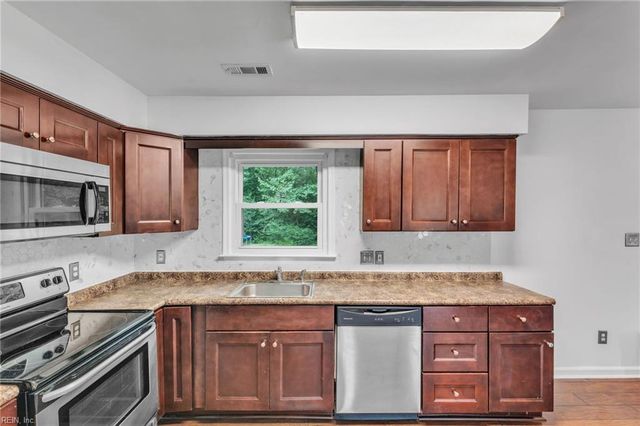 208 Locust ST, Suffolk, VA 23434