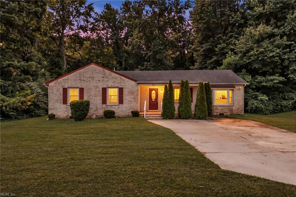 208 Locust ST, Suffolk, VA 23434
