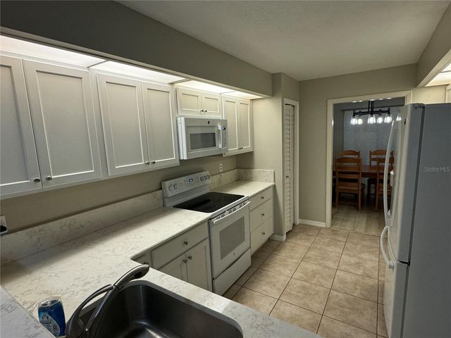 626 RED OAK CIRCLE 110, Altamonte Springs, FL 32701