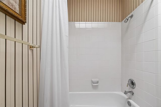 2827 Timber Briar Circle, Houston, TX 77059