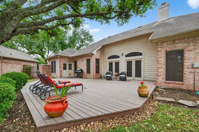 2827 Timber Briar Circle, Houston, TX 77059