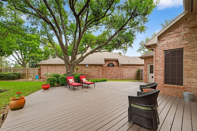 2827 Timber Briar Circle, Houston, TX 77059