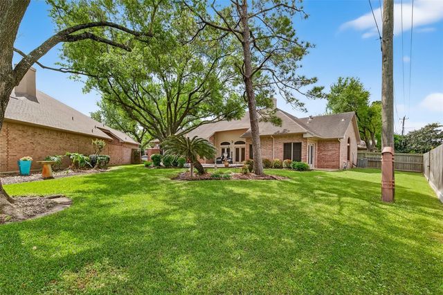 2827 Timber Briar Circle, Houston, TX 77059