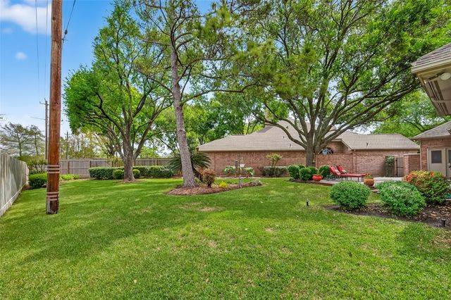 2827 Timber Briar Circle, Houston, TX 77059