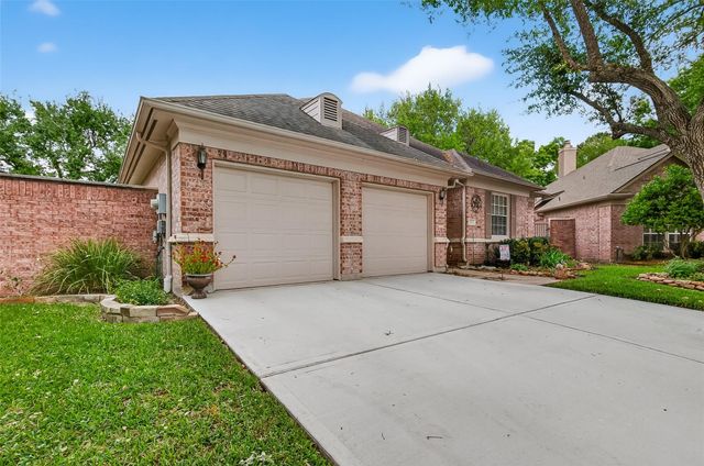 2827 Timber Briar Circle, Houston, TX 77059