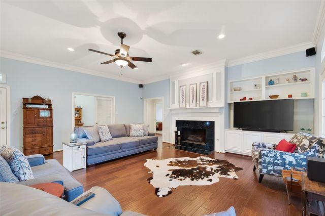 2827 Timber Briar Circle, Houston, TX 77059