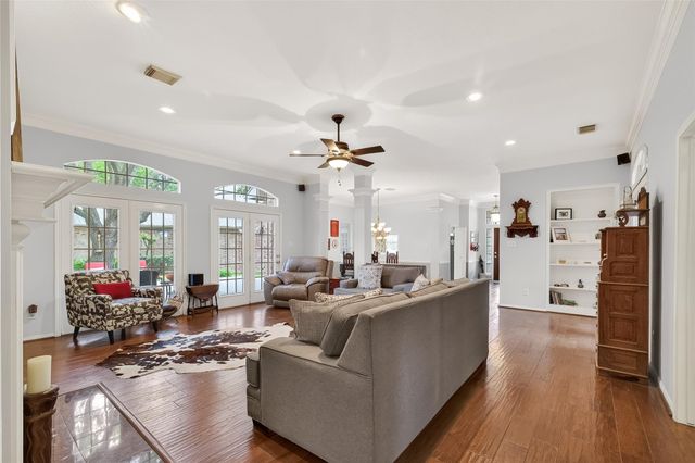 2827 Timber Briar Circle, Houston, TX 77059