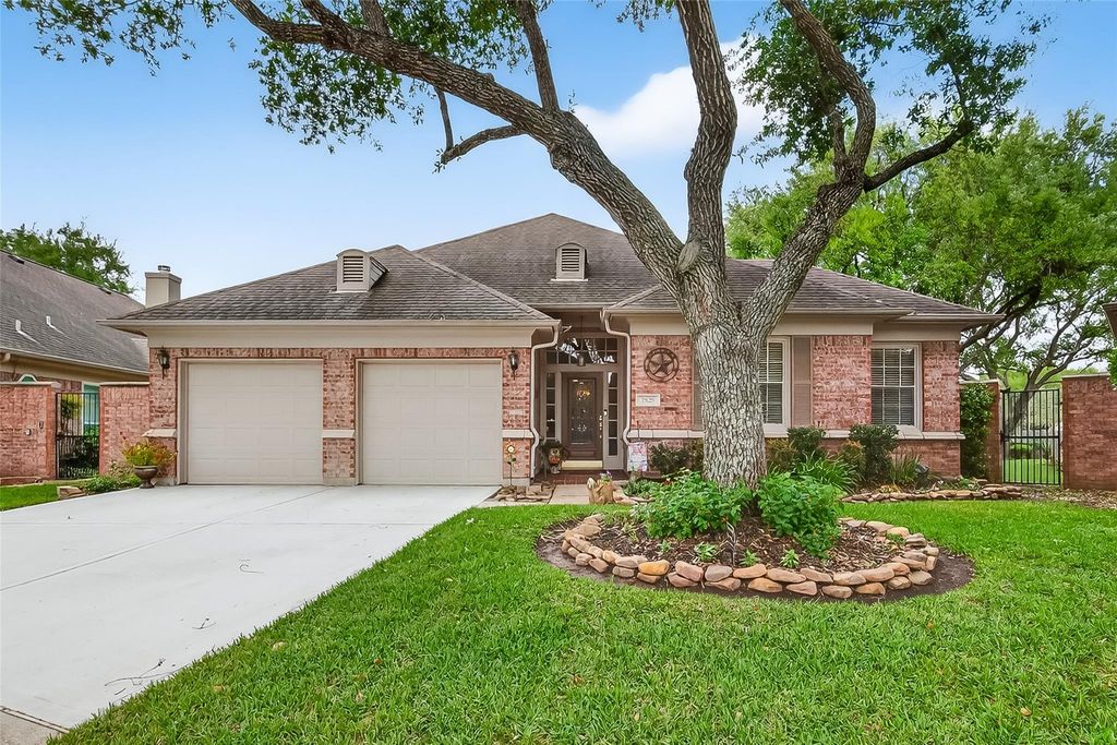 2827 Timber Briar Circle, Houston, TX 77059
