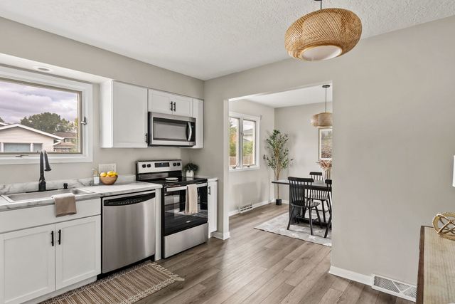 2118 W 30th Street, Davenport, IA 52804