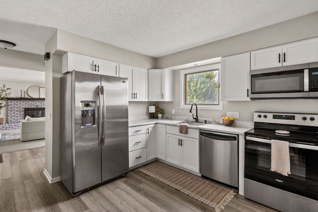 2118 W 30th Street, Davenport, IA 52804