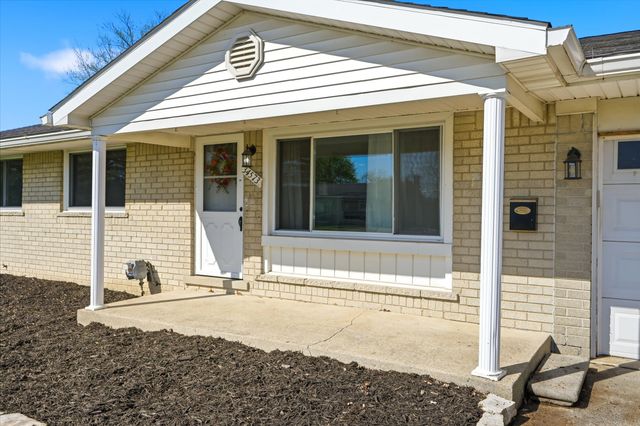 34573 Chope Place, Clinton Twp, MI 48035