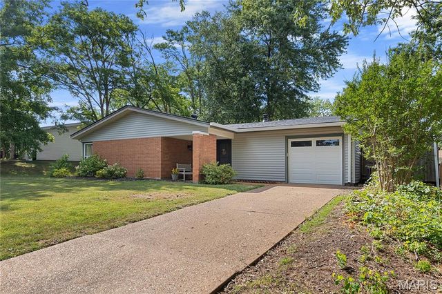 701 Chevron Drive, Mehlville, MO 63125