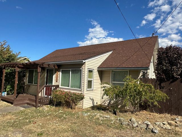 2344 Howard Avenue, Medford, OR 97501