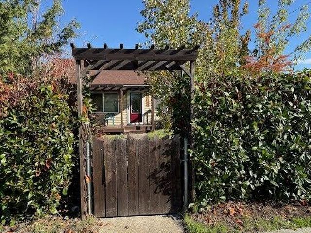 2344 Howard Avenue, Medford, OR 97501