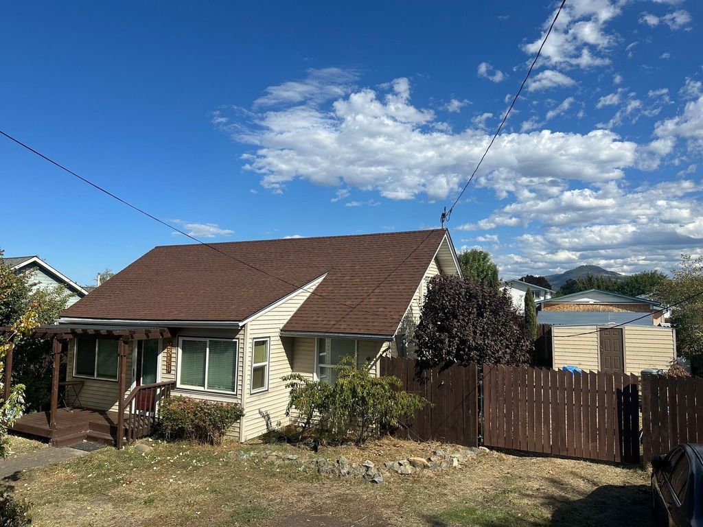 2344 Howard Avenue, Medford, OR 97501