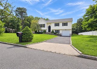 6 Gordal Lane, Coram, NY 11727