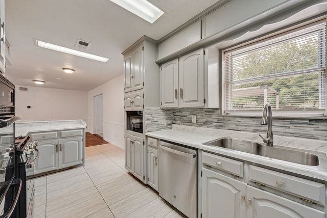 244 Palomino Drive, Saginaw, TX 76179