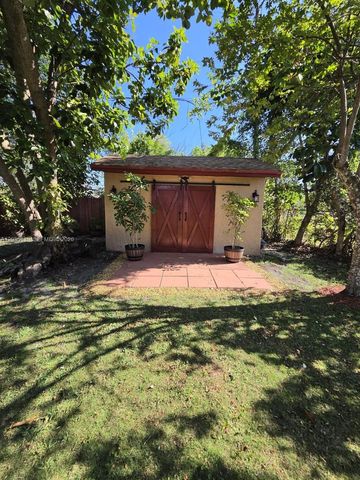 17405 SW 109th Ct, Miami, FL 33157