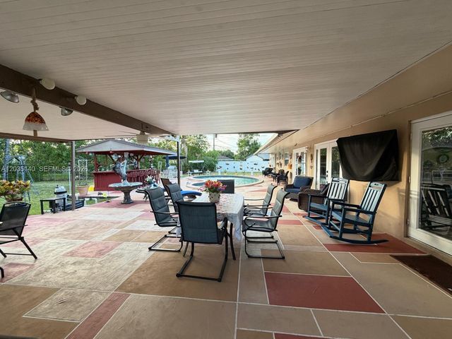 17405 SW 109th Ct, Miami, FL 33157