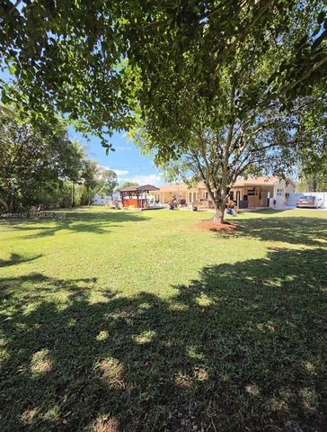 17405 SW 109th Ct, Miami, FL 33157